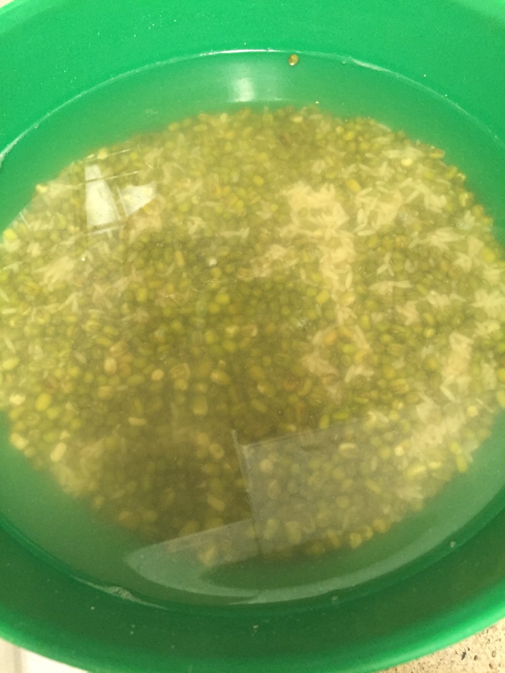 Soaking rice and mung beans